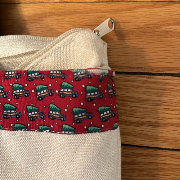 Christmas 🛻 🌲 tote by Vineyard Vines. Used. - Picture 15 of 16